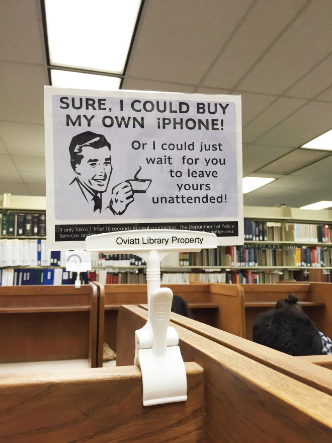 ¿Quién dijo que las bibliotecas son aburridas y que los bibliotecarios no tienen un buen sentido del humor?