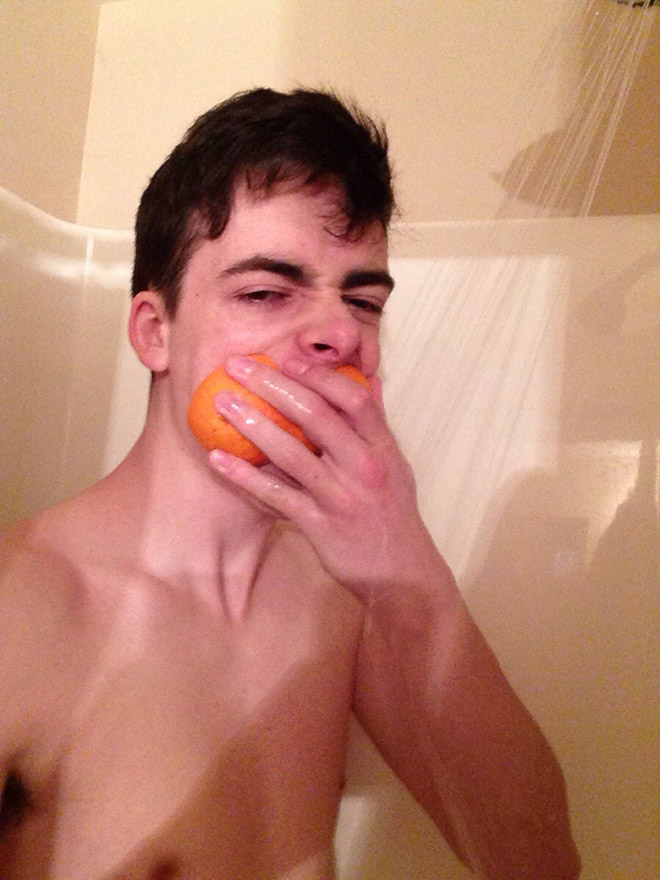 Ducharse con naranjas.