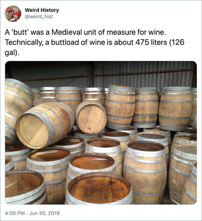 Una "propina" era una unidad de medida medieval para el vino. Técnicamente, una carga de vino ronda los 475 litros (126 gal).