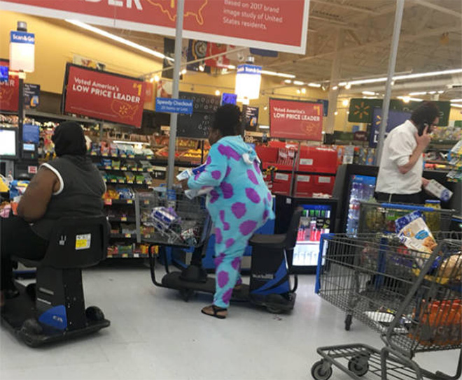 La gente de Walmart es rara ...