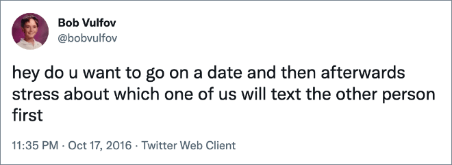 oye, quieres tener una cita y luego enfatizar cuál de nosotros le enviará un mensaje de texto al otro primero