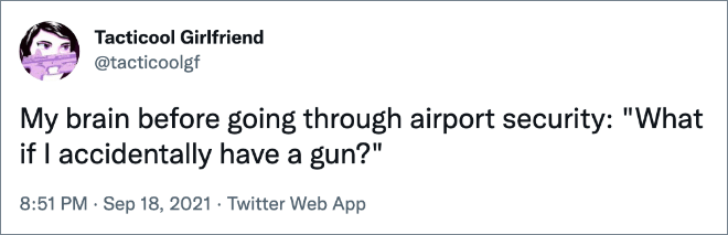 Mi cerebro antes de pasar por la seguridad del aeropuerto: "¿Qué pasa si accidentalmente tengo un arma?"