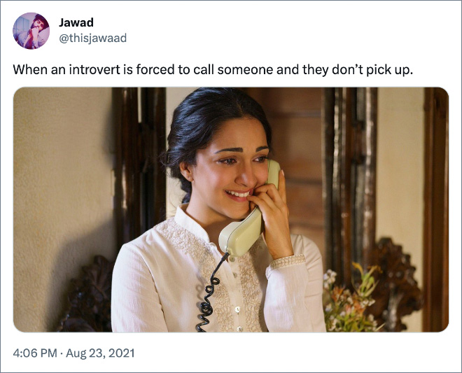 Cuando un introvertido tiene que llamar a alguien y no contesta.